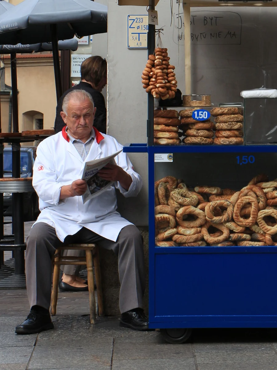 Obwarzanki seller at his cart in Kraków